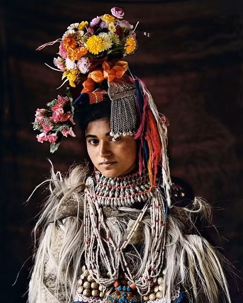 Tên gọi Drokpa có nghĩa là người Aryan hoặc người da trắng ở Ladakh, được cho là con cháu của các binh sĩ trong đội quân Hy Lạp của Alexander Đại đế. Họ bị lạc trong quá trình Alexander Đại đế chinh phục châu Á giai đoạn những năm 300 trước Công nguyên.