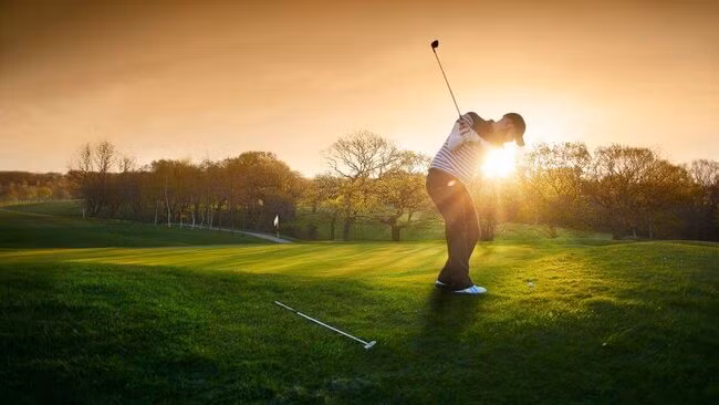 Chơi gôn. Phí gia nhập cho CLB Golf Trump National ở Westchester là 50.000USD (1,1 tỷ VND). Tham gia Câu lạc bộ Golf Liberty ở New Jersey có giá khoảng 300.000USD (6,9 tỷ VND).