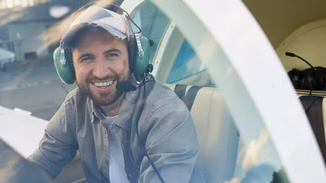 Lái máy bay. Một giấy phép phi công có giá 12.00USD (278 triệu VND) và một chiếc máy bay Cessna Cites CJ3 6 chỗ đã qua sử dụng có thể có giá tới 2,5 triệu USD (57 tỷ VND).