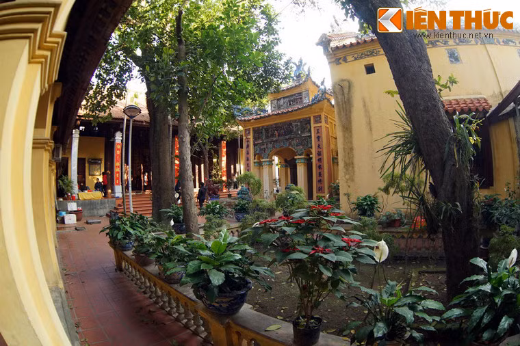 Các công trình kiến trúc của chùa được bố trí hài hòa trong một không gian rộng rãi và thoáng đãng.