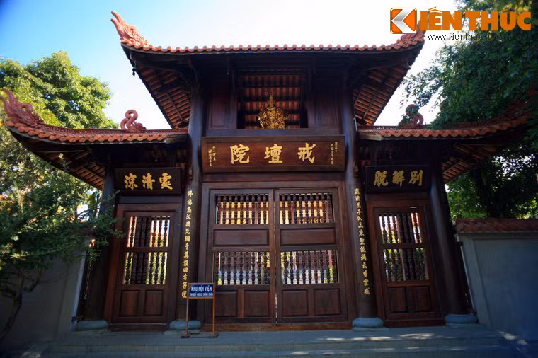 Khu nội viện là nơi tu học của chư tăng.