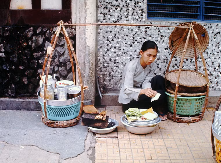Gánh quà rong Sài Gòn.