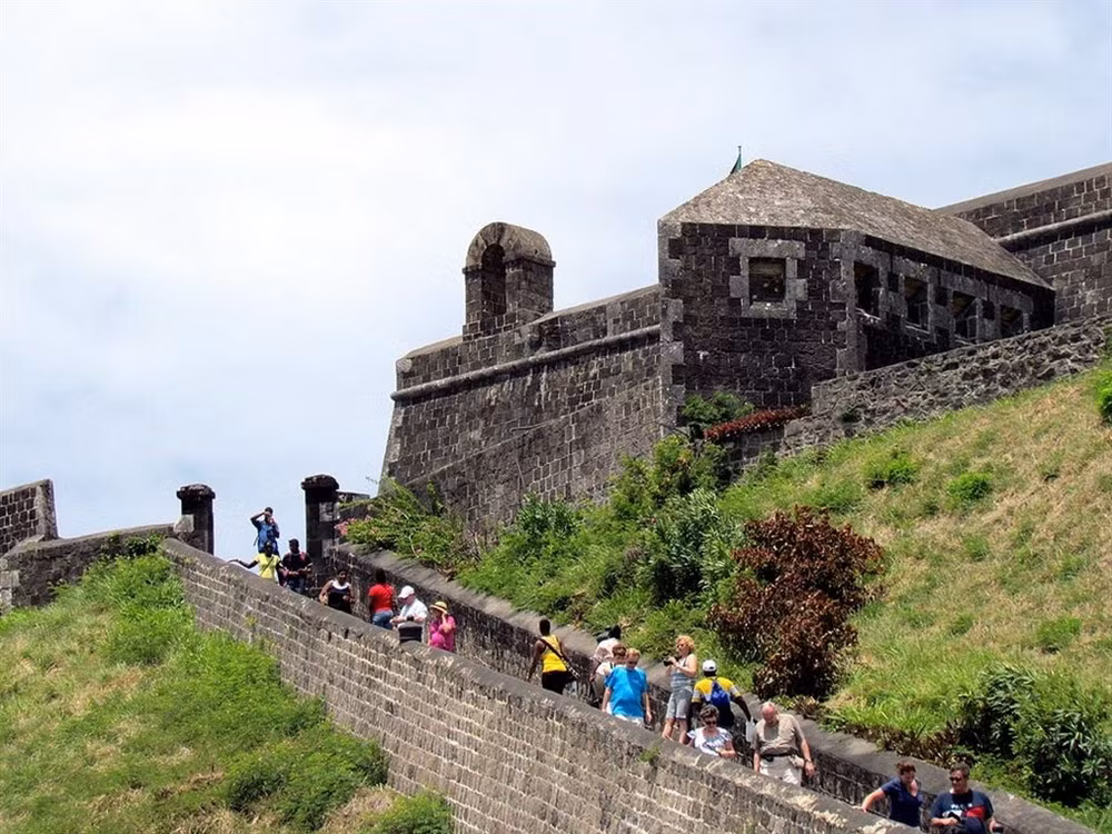 Năm 1782, pháo đài Brimstone Hill đã bị quân Pháp dưới sự chỉ đạo của đô đốc Comte François Joseph Paul de Grasse vây hãm.