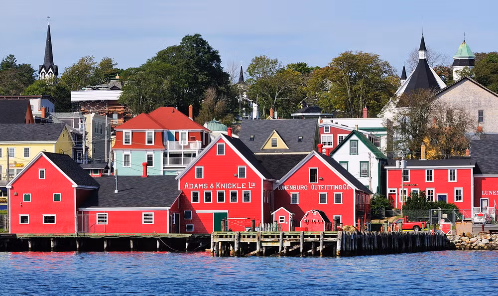 Trải qua gần 3 thế kỷ, thị trấn Lunenburg vẫn giữ được vẻ đẹp đẹp cổ xưa, đặc trưng bởi lối kiến trúc độc đáo và rất nổi bật.