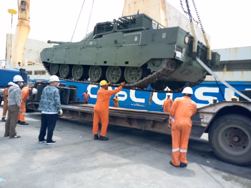 Theo truyền thông Trung Quốc đăng tải, hợp đồng được hai quốc gia ký kết có giá trị lên tới 152 triệu USD. Trong đó bao gồm xe tăng chủ lực VT4 (MBT-3000) cùng với pháo chống tăng tự hành ST1 và pháo tự hành SH2. Nguồn ảnh: QQ.