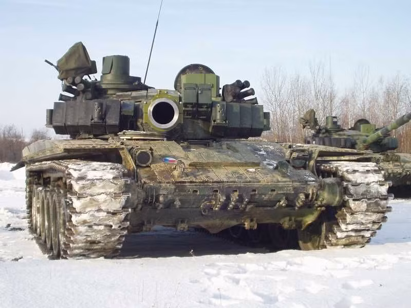 Hai phiên bản cải biên được ra đời dưới tên gọi T-72M3 và T-72M4. Tất nhiên là quân đội Cộng hoà Séc đã lựa chọn phiên bản T-72M4 cho lực lượng này. Tuy nhiên do vấn đề kinh phí, họ không thể nâng cấp toàn bộ 355 xe tăng T-72 của mình lên chuẩn M4 được. Nguồn ảnh: Pinterest.