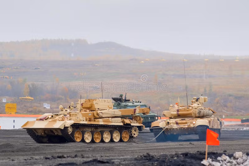 Được chế tạo để phục vụ xe tăng T-90, BREM-1 được thiết kế đặt trên khung gầm của xe tăng T-90, điều này khiến cho việc hỗ trợ hậu cần, thiết bị thay thế cho cả T-90 lẫn BREM-1 được đồng bộ, giảm tải lớn cho hệ thống hậu cần trong những chiến dịch lớn. Nguồn ảnh: Pinterest.