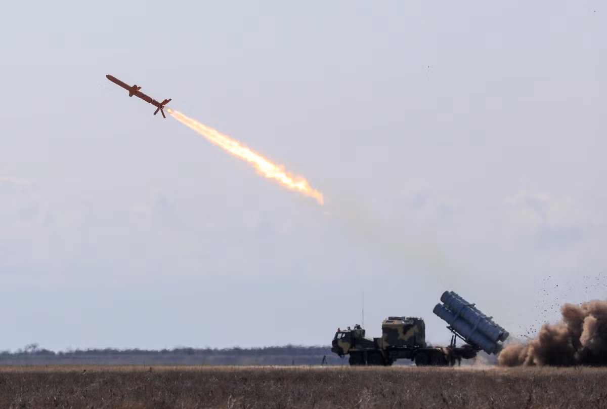 Theo thông tin được phía Ukraine công khai, loại tên lửa này mới chỉ được Kiev phát triển từ năm 2018. Tên lửa được cho là có khả năng đánh đắm mục tiêu ở khoảng cách tối đa 1600 km. Nguồn ảnh: BMDP.