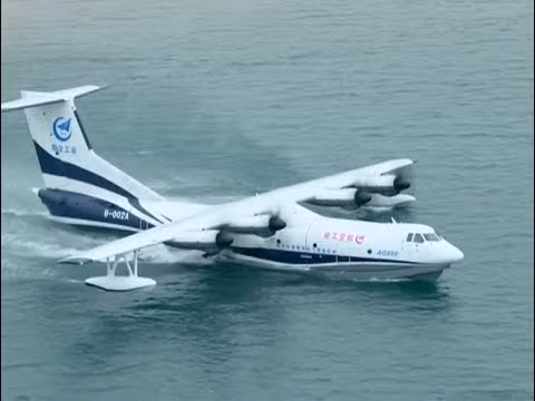 Chức năng của thủy phi cơ AG600 được phía Trung Quốc nêu ra là chữa cháy và tiến hành các hoạt động cứu hộ trên mặt nước. Nó được trang bị bốn động cơ tua-bin, có thể bay liên tục tới 12 giờ. Nguồn ảnh: FlightAware.