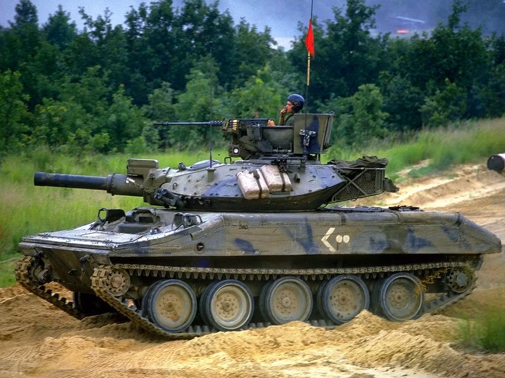 Đáng tiếc là sau khi M551 bị loại biên hoàn toàn khỏi biên chế Quân đội Mỹ hồi năm 2003, tới nay Mỹ vẫn chưa có bất cứ một loại xe tăng hạng nặng nào trong biên chế và việc thả dù xe tăng với Mỹ hiện nay là không tưởng vì xe tăng chủ lực của nước này hiện có trọng lượng lên tới hơn 60 tấn. Nguồn ảnh: Pinterest.