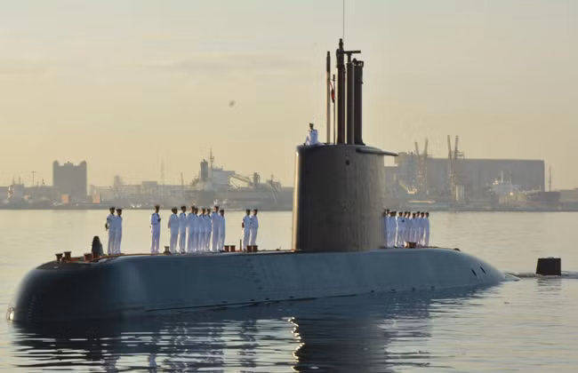 Trong khi đó với Hải quân Israel, lực lượng này cũng từng sử dụng ba tàu ngầm lớp Dolphin - phiên bản cải biên được dựa trên tàu ngầm Type 209 trong quá khứ. Phiên bản Dolphin của Israel được cho là có kích thước lớn hơn và nặng nề hơn phiên bản Type 209 gốc. Nguồn ảnh: BMDP.