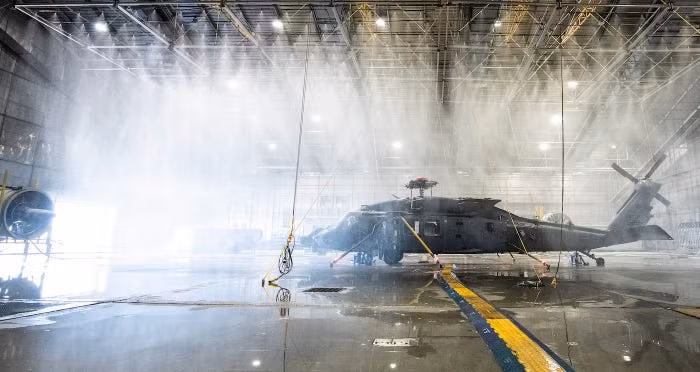 Trước khi phiên bản trực thăng đa năng HH-60W tới tay quân đội Mỹ, nó sẽ phải trải qua bài kiểm tra khí hậu cực kỳ khắc nghiệt trong một hầm gió khổng lồ. Nguồn ảnh: BI.