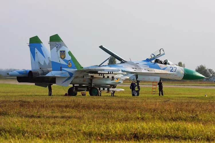 Từ mẫu đầu tiên này, các công trình sư của Sukhoi đã phát triển hoàn thiện cấu hình chuẩn của dòng tiêm kích Su-27 để đưa vào sản xuất loạt và trang bị cho Không quân Liên Xô từ năm 1985.