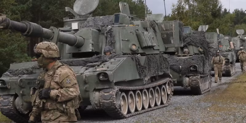 Chương trình M109A7 155mm được hãng BAE Systems Land &amp; Armaments LP phát triển theo đơn đặt hàng của Bộ Quốc phòng Mỹ với tổng trị giá lên tới 48 triệu USD. Về thực chất, M109A7 không hoàn toàn là vũ khí mới bởi nó được phát triển từ nguyên mẫu Paladin - M109A6.