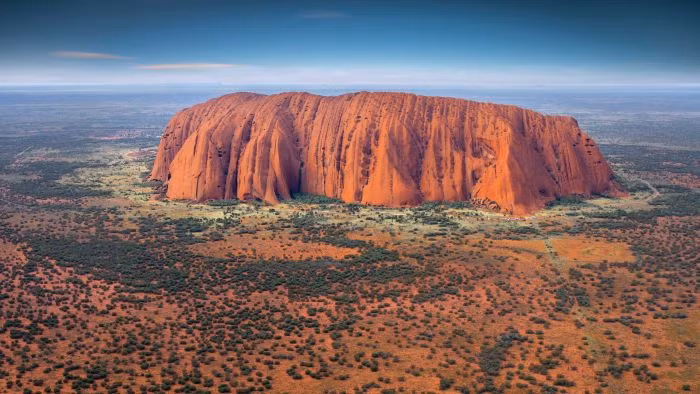 Vào năm 1973, ngọn núi thiêng Uluru được phát hiện. Tên của ngọn núi được đặt theo tên của Thủ tướng Australia bấy giờ là Hengli Ayers.