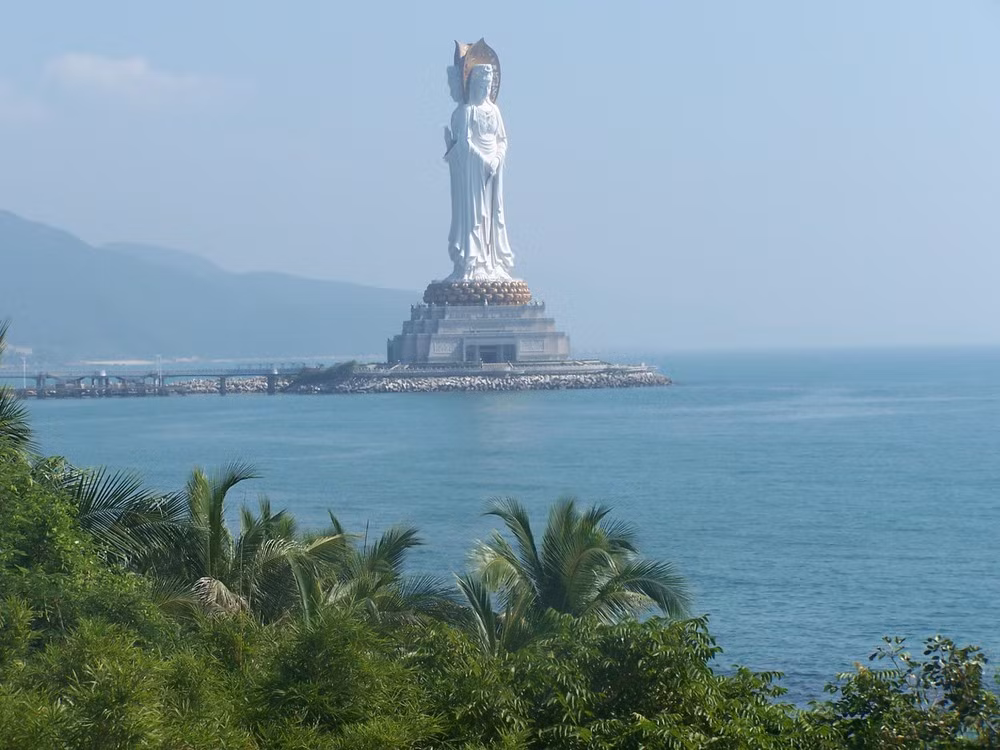 Vì sao có tượng Quan Âm ba mặt linh thiêng trong Phật giáo? - Hình 7 Vi sao co tuong Quan Am ba mat linh thieng trong Phat giao?-Hinh-7