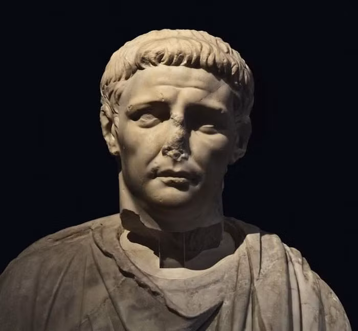 Đô vật này ám sát Antoninus theo lệnh của các thượng nghị sĩ La Mã bất mãn với cách trị vì của nhà vua.