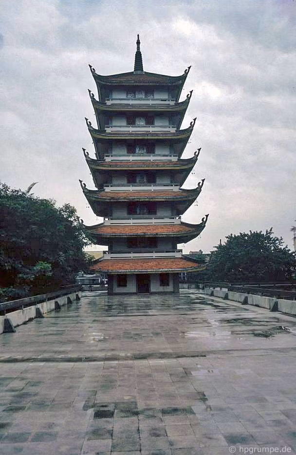 Chùa Vĩnh Nghiêm cổ kính.