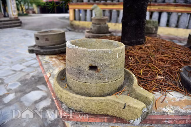 Hiện nay chùa sở hữu hơn 2000 đồ vật bằng đá, trong đó có 600 chiếc cối đá với đủ các kích cỡ to nhỏ khác nhau tạo nên một bộ sưu tầm đồ sộ về cối đá duy nhất ở Việt Nam.