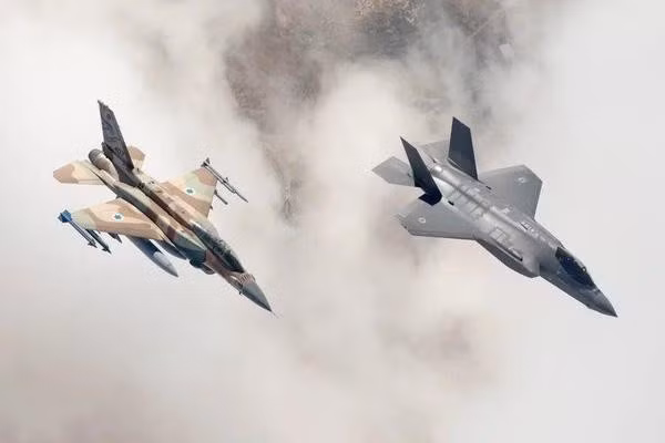 Trong thời gian tới, rất có thể Israel sẽ được tiếp xúc với bí mật của S-400 khi Ấn Độ đã ngỏ ý chuyển giao cho Tel Aviv một tổ hợp để nghiên cứu nhằm khắc chế S-400 của Trung Quốc.