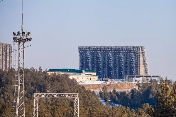 Tổ hợp radar Container được thiết kế để phát hiện sớm các mục tiêu trên không cơ động cao, bao gồm cả tên lửa hành trình và máy bay không người lái, với tầm hoạt động lên tới trên 3.000km, có thể bao phủ gần hết châu Âu.
