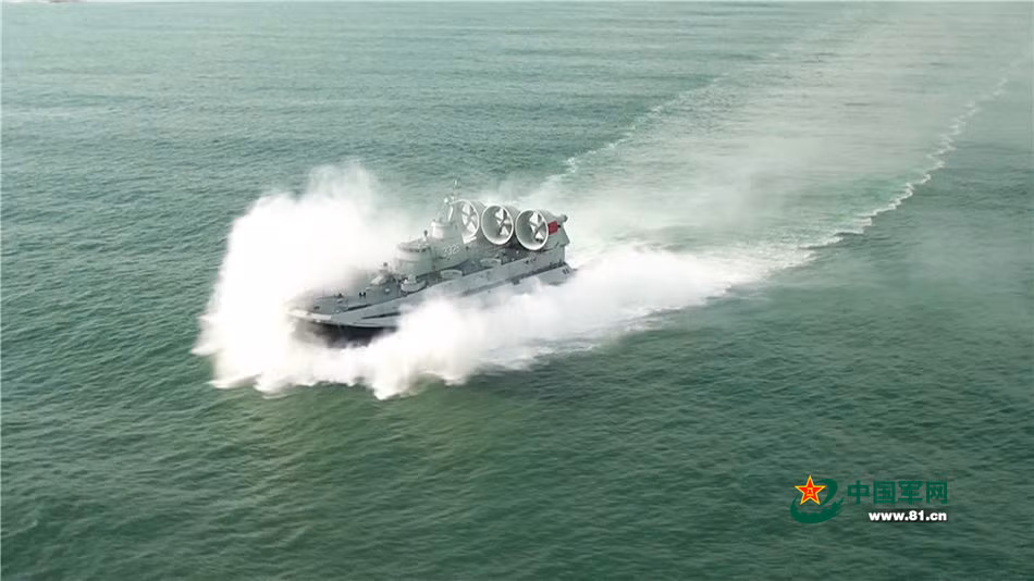 Tuy nhiên, tờ báo lớn của chính quyền Trung Quốc không công bố bất kỳ thông tin nào về vị trí tiến hành tập trận với tàu đổ bộ Zubr.