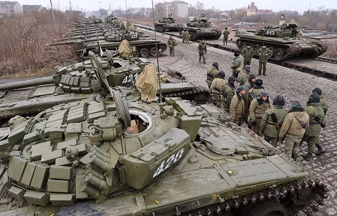 Quân đội Nga hiện có trong khu lưu trữ bảo quản đến hàng nghìn chiếc xe tăng T-72, và hiện vẫn mở bán cho nhiều quốc gia có nhu cầu. Vì vậy, việc mua một số lượng vài trăm chiếc xe tăng T-72 hoàn toàn khả thi với Việt Nam và nhiều nước khác.