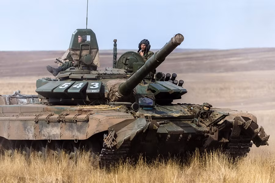 T-72B3/B3M được coi là thế hệ tăng T-72 hiện đại nhất hiện nay, được hiện đại hóa toàn diện về tính cơ động, hỏa lực, bảo vệ...Cụ thể, nó sở hữu động cơ V-92S2 công suất tới hơn 1.000 mã lực; nhận hệ thống kiểm soát hỏa lực 1A40-4 với cảm biến đa quang phổ toàn cảnh Sosna-U, kính ngắm 1K13-49.