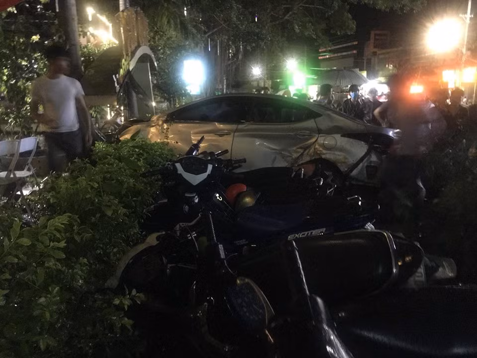 Hiện trường vụ tai nạn kinh hoàng.
