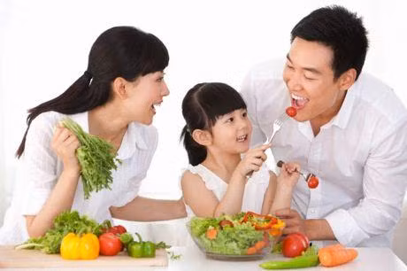 Bổ sung men tiêu hóa. Ngày bình thường người lớn ít dùng men tiêu hóa thì ngày lễ tết càng ít dùng hơn. Nhưng để phòng chứng đầy hơi chướng bụng thì bạn bắt buộc phải nhớ để dùng. Men tiêu hóa giúp làm giảm chứng khó tiêu vì nó tăng cường khả năng tiêu hóa những thức ăn khó trong dạ dày.