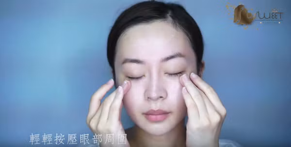 Loại mặt nạ này có chổi chuyên dụng để hút sạch phần mặt da chứ không rửa trực tiếp bằng nước.