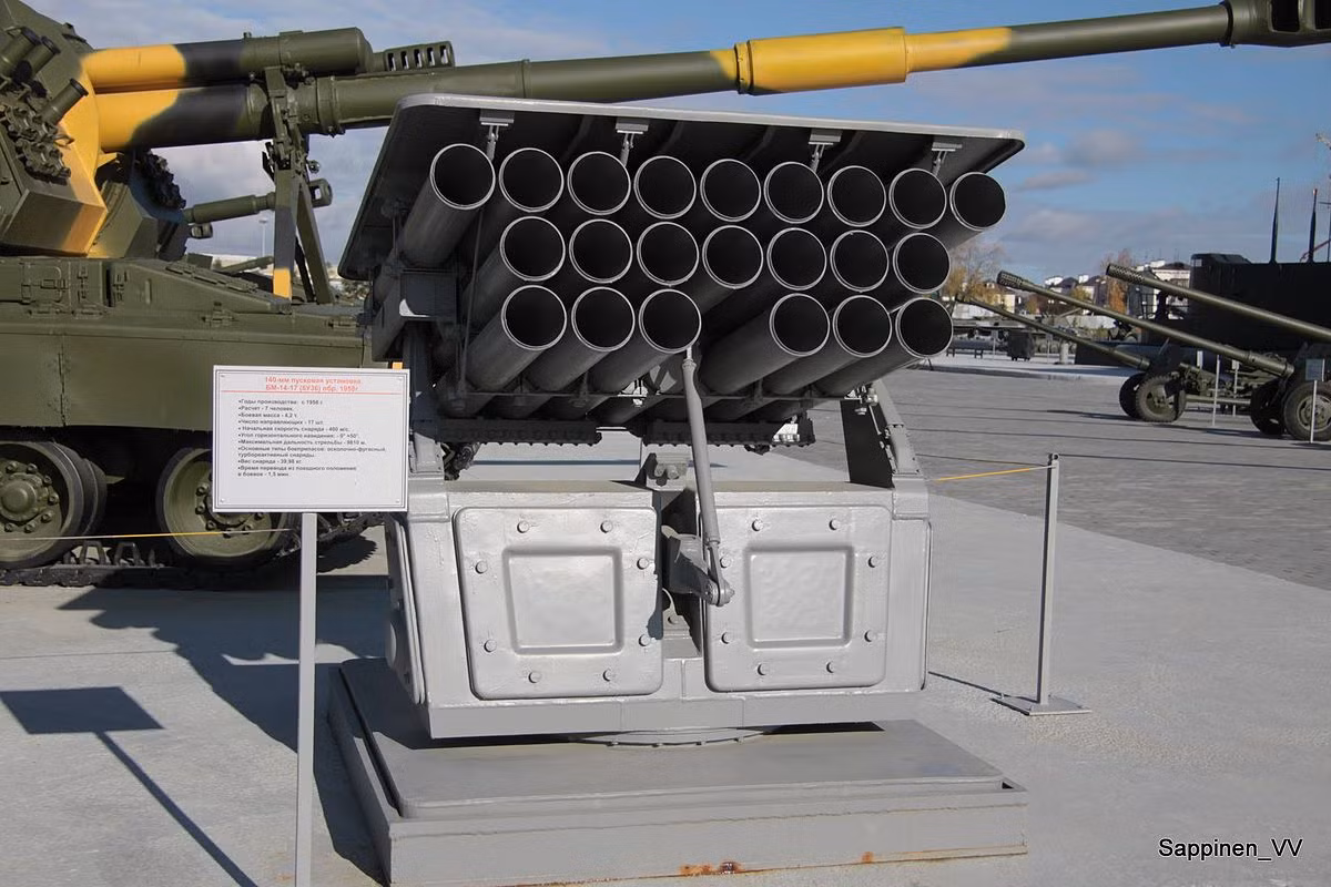 Một tổ hợp Ogon gồm 3 thành phần chính: đạn rocket 140mm OF-45, ZZh-45 và OFD-45; bệ phóng 22 nòng MS-227 và hệ thống điều khiển hỏa lực DVU-3-BS. Nguồn ảnh: Sappinen