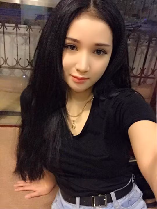 Ngắm những bức ảnh đời thường của cô đồng 9X Trà My, cư dân mạng Việt không khỏi trầm trồ về nhan sắc hớp hồn người.