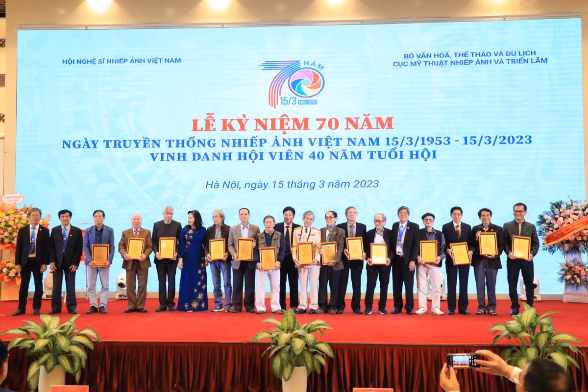 Ky niem 70 nam Ngay truyen thong Nhiep anh Viet Nam-Hinh-4
