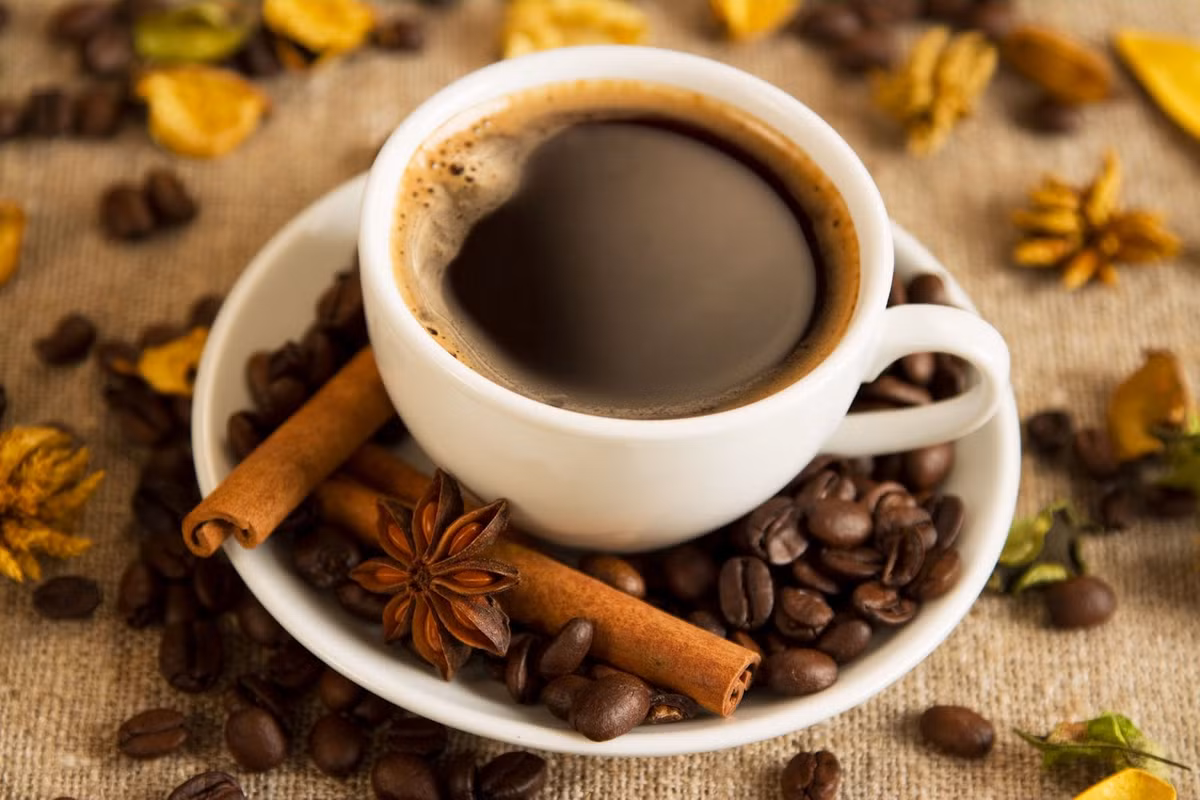 Uống cà phê cũng là một cách giúp bạn tăng cường quá trình trao đổi chất. Ảnh: archcafe.
