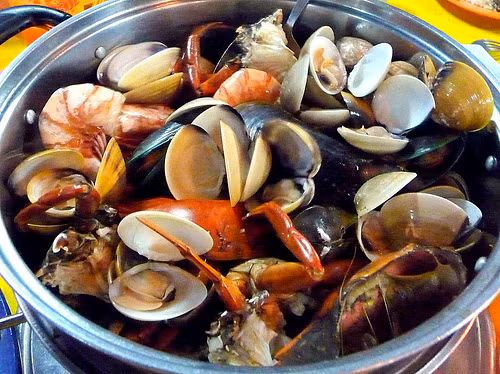 Để món hấp giữ được hương vị thơm ngon tự nhiên, nên hạn chế dầu mỡ, đặc biệt là các món hải sản như tôm, cua, ghẹ..Ảnh: As Suanie Sees It.