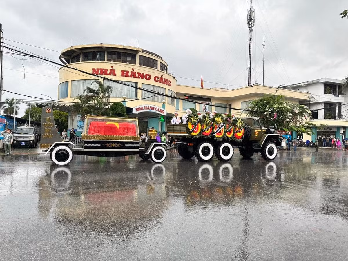 Hình ảnh và những cống hiến của Đồng chí Lê Văn Thành mãi in đậm trong lòng anh em, bạn bè, mỗi cán bộ, đảng viên và Nhân dân.