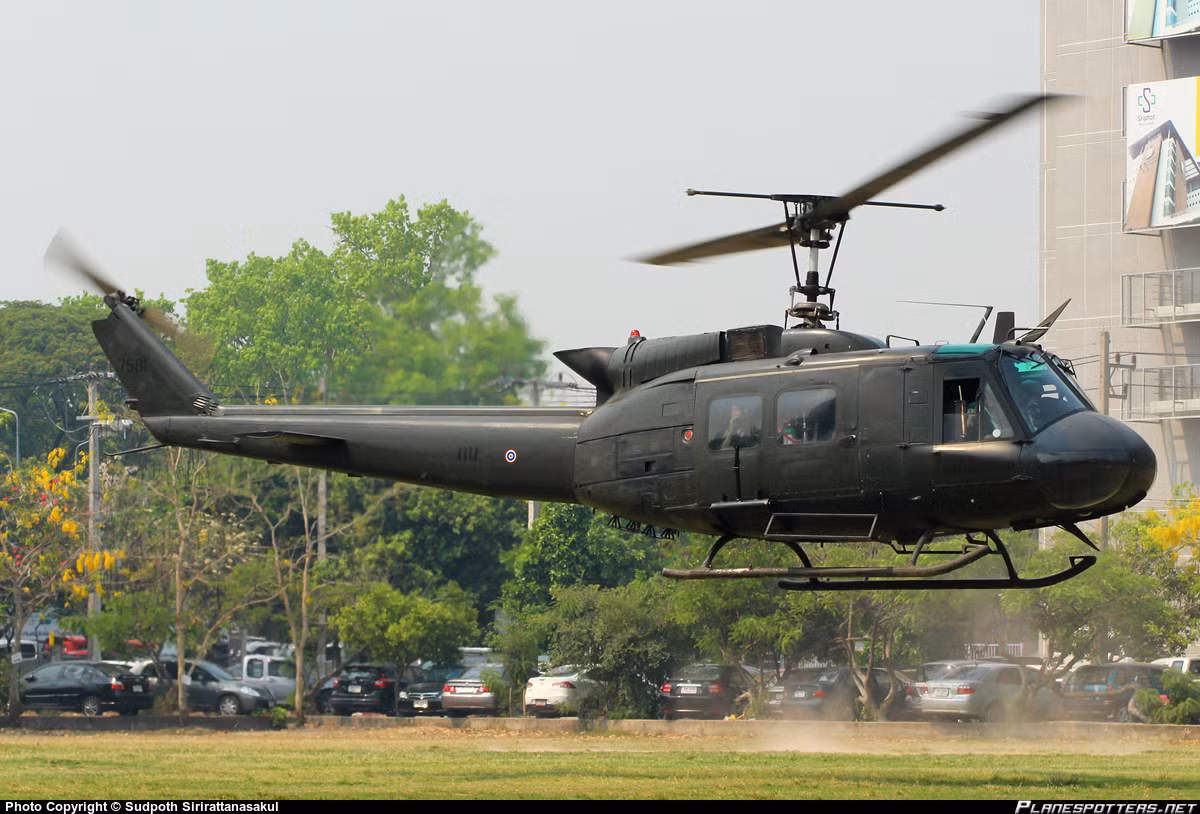 RTAF hiện còn có 18 trực thăng vận tải đa năng UH-1H huyền thoại có thể đáp ứng vai trò chi viện hỏa lực khi cần.