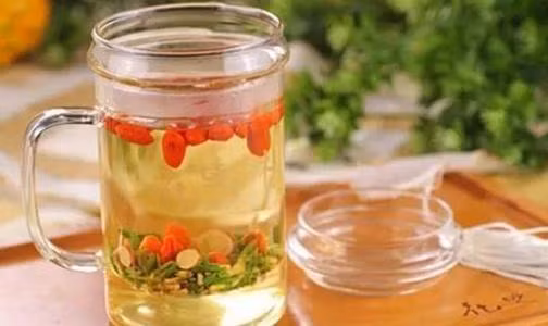Trà mật ong, nếu ai thường xuyên phải làm việc ban đêm thì nên bổ sung một cốc trà mật ong nóng vào bữa sáng sẽ giúp bạn giảm mệt mỏi, phục hồi thể lực. Ảnh: youbian.