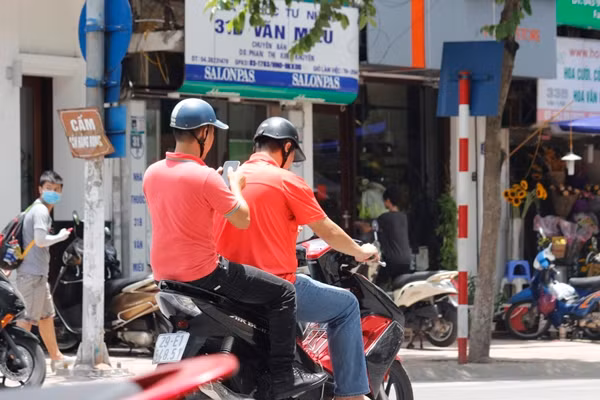 Theo những người chơi Pokemon Go, những nơi xuất hiện và tập trung nhiều các thu cưng là xung quanh khu vực Hồ Gươm, Hồ Tây, công viên Bách Thảo, Văn Miếu Quốc Tử Giám, công viên Indira - Gandhi...