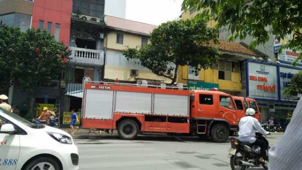 Đến khoảng 12h30 cùng ngày, ngọn lửa đã được khống chế.