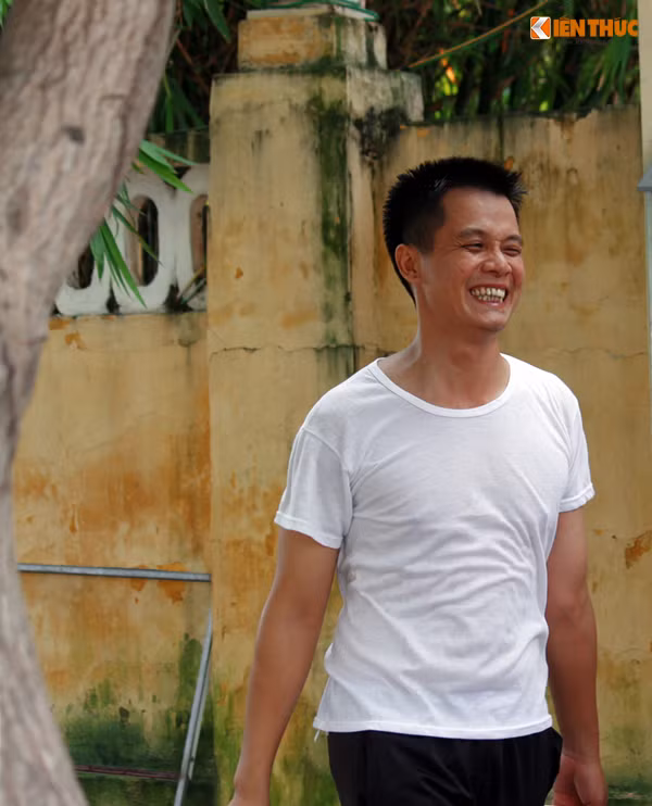 Nụ cười rạng rỡ của Tuấn Anh sau những tháng ngày ăn năn hối cải trong trại. "Tôi nhất định sẽ không đi theo con đường cũ, sẽ sống một cuộc sống đàng hoàng...", Tuấn Anh chia sẻ.