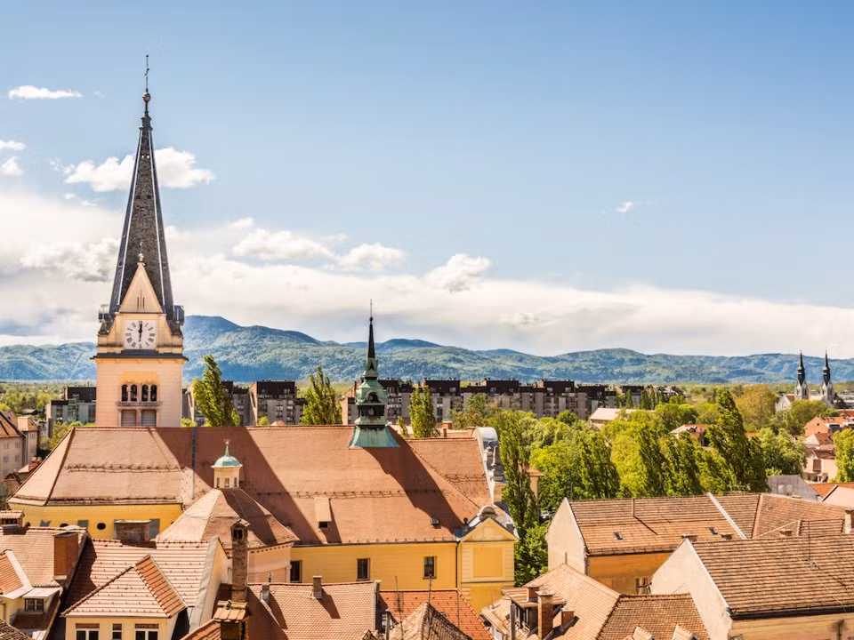 Có thể nói, đất nước Slovenia là một kho tàng lịch sử và văn hóa. Phần lớn các di sản lịch sử của nước này đều được bảo tồn cẩn thận.