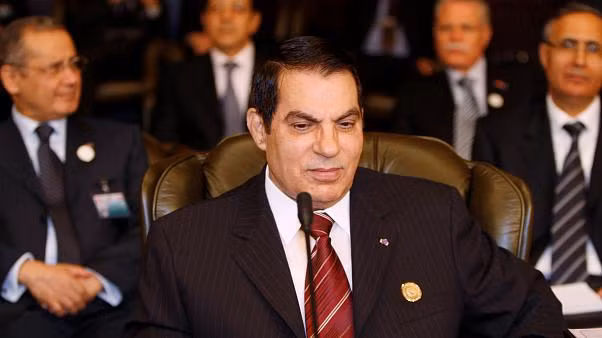 Ông Ben Ali từng tham gia kháng chiến cùng lực lượng địa phương chống lại thực dân Pháp và bị cầm tù. Sau này, ông gia nhập Quân đội Tusinia mới được thành lập vào năm 1958. Ảnh: Euronews.
