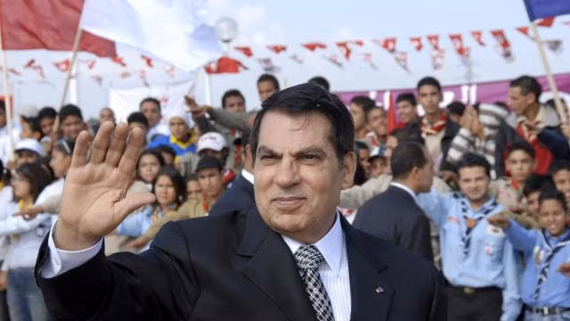 Một tháng sau đó, vào ngày 7/11/1987, ông Ben Ali trở thành Tổng thống Tunisia trong một cuộc đảo chính "không đổ máu" lật đổ Tổng thống Habib. Ảnh: WR.