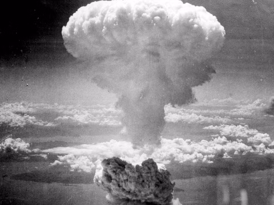 Plutonium của Hanford được sử dụng trong Trinity, quả bom nguyên tử được kích nổ đầu tiên, và trong Fat Man - quả bom được Mỹ thả xuống Nagasaki ngày 9/8/1945.