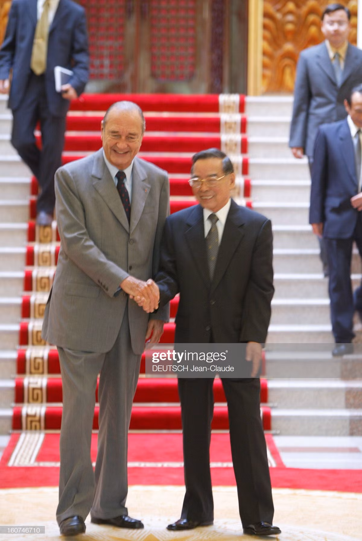 An tuong cuu Tong thong Phap Jacques Chirac tham Viet Nam-Hinh-12