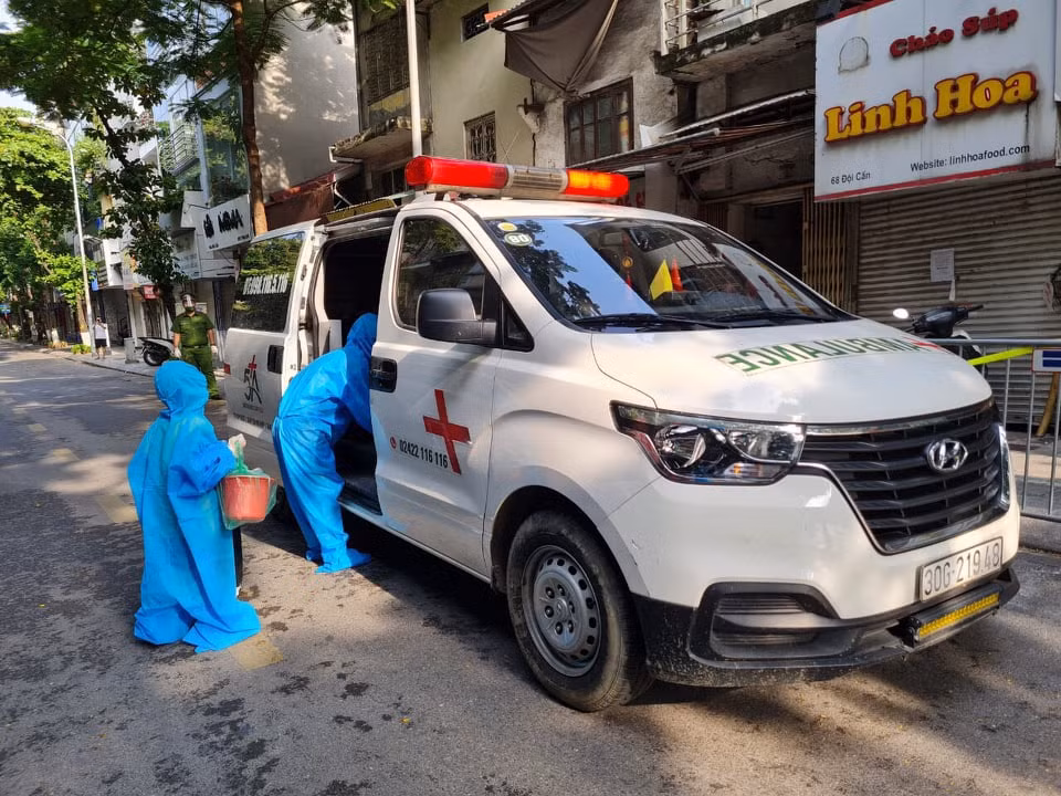 Hiện lưc lượng chức năng đang nhanh chóng cách ly, truy vết, xét nghiệm để khoanh vùng khu vực lây nhiễm.