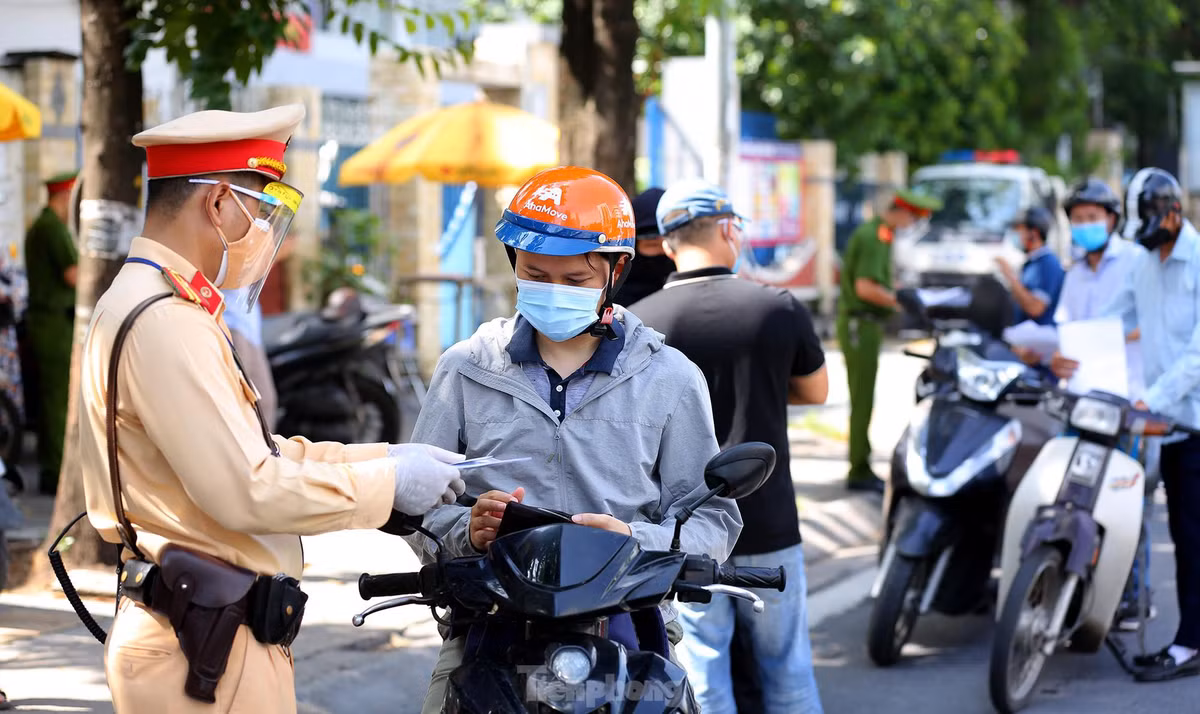 Những trường hợp nghi vấn lực lượng chức năng sẽ chụp hình lại sau đó kiểm tra.