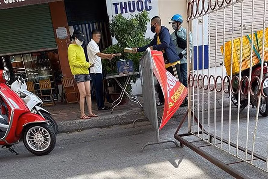 Chu tich phuong xu phat Bi thu 2 trieu vi khong deo khau trang